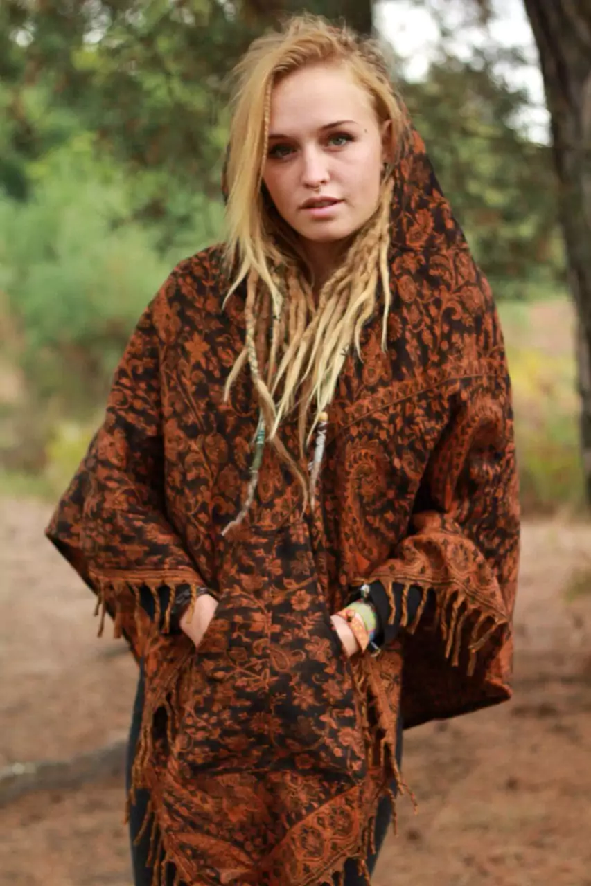 hoodie-poncho-paisley-muster-schwarz