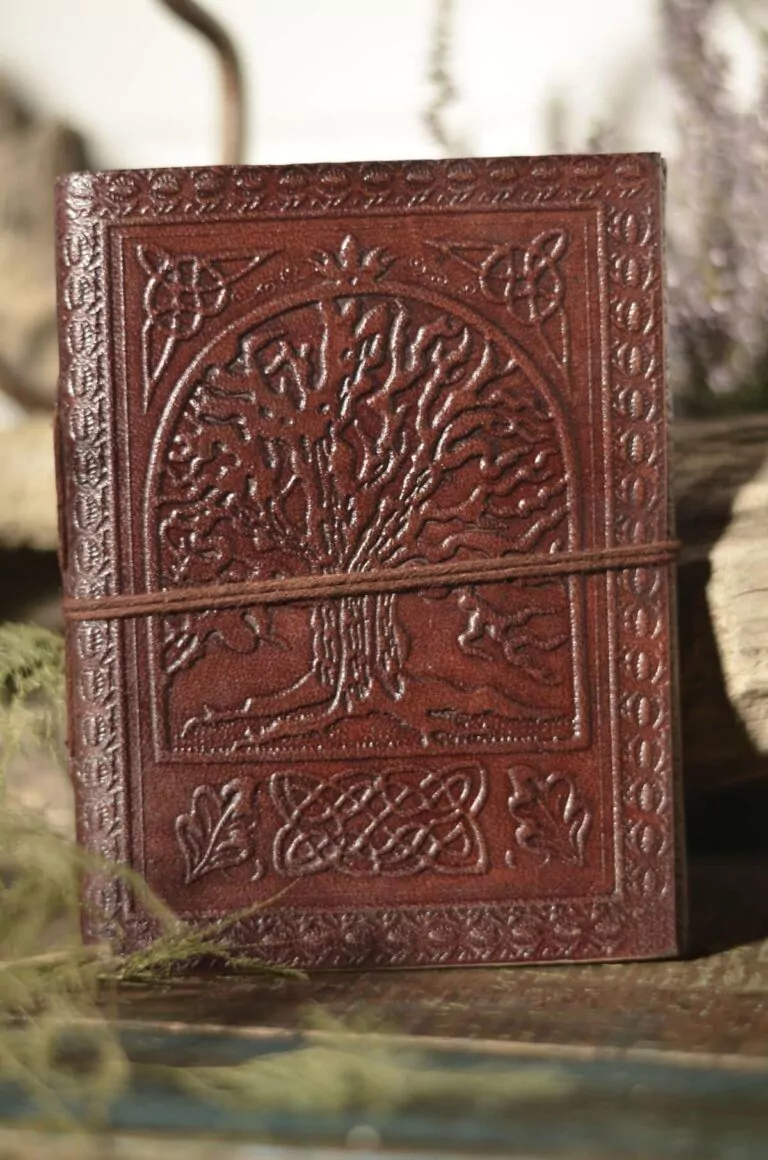 leder-buch-lebensbaum-yoga-symbol