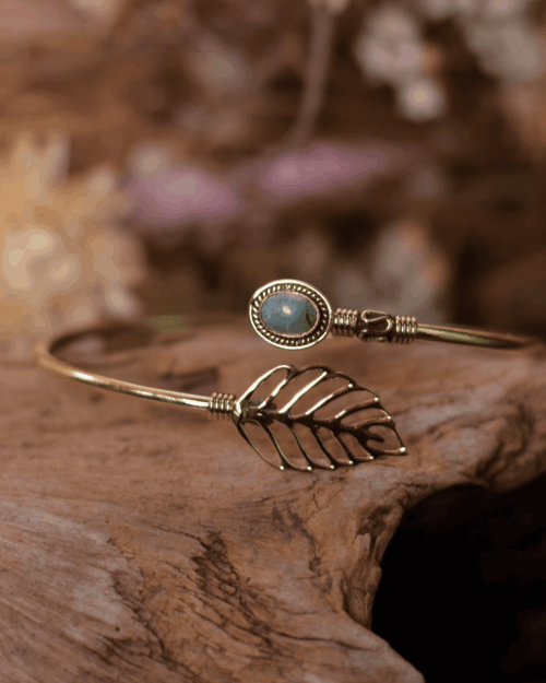 messing-armreif-blatt-symbol