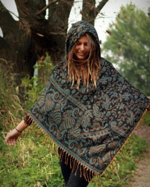 poncho-paisley-yakwolle