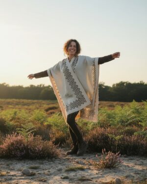 poncho-tribal-style-hippie-weiss