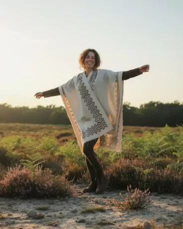 poncho-tribal-style-hippie-weiss