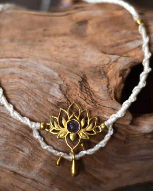 Erwecke deine innere Ruhe und Harmonie mit dieser handgefertigten Makramee Kette