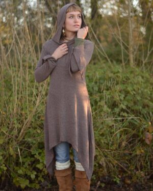 winter-kleid-mit-kapuze-elfe