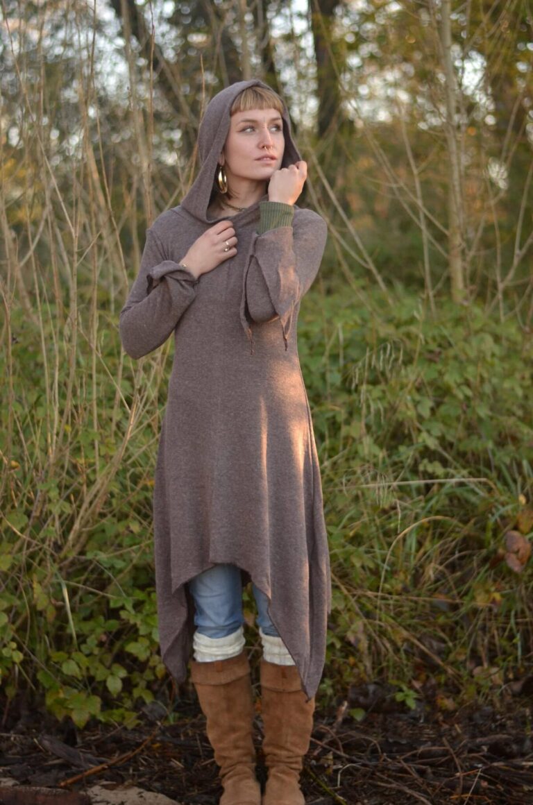 winter-kleid-mit-kapuze-elfe