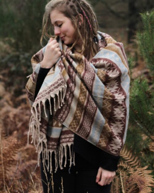 yak-schal-poncho-outfit-hippie