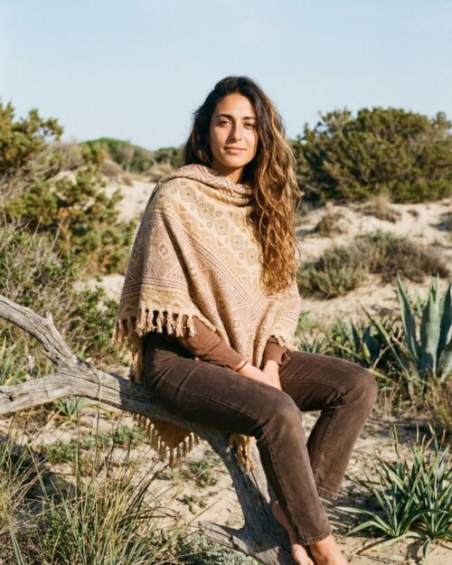 boho-poncho-mit-fransen-beige