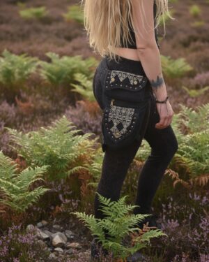 guertel-tasche-mit-bein-goa-kleidung