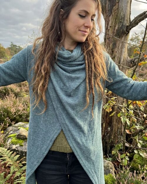 kapuzen-zipfel-jacke-blau