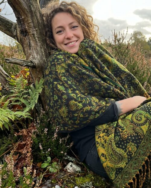 boho-winter-schal-schwarz-gruen