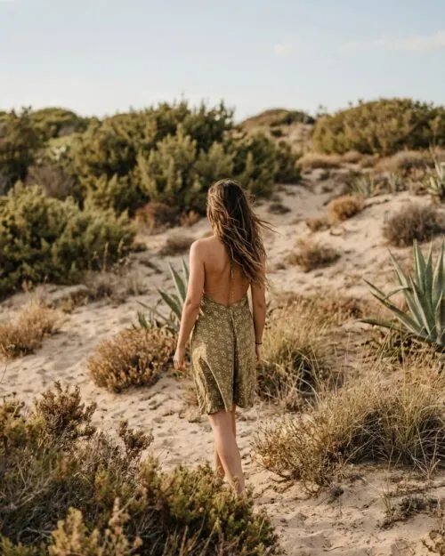 rueckenfreies-hippie-kleid-sommer